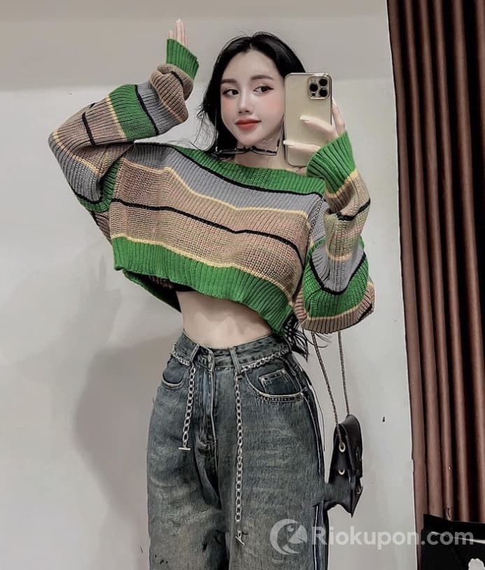 Review áo len kẻ xanh Croptop bảng màu độc đáo