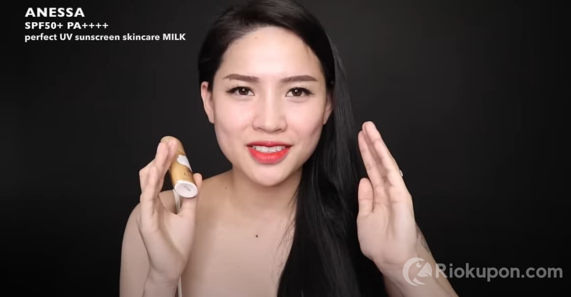 Khách hàng review sữa chống nắng Anessa