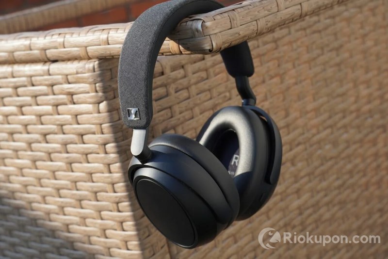 Sennheiser Momentum 4 thiết kế gọn nhẹ
