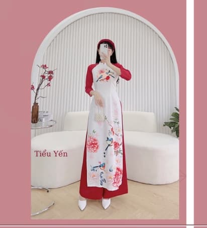Áo dài Tết chất liệu lụa Tô Châu trắng với quần đỏ hoạ tiết