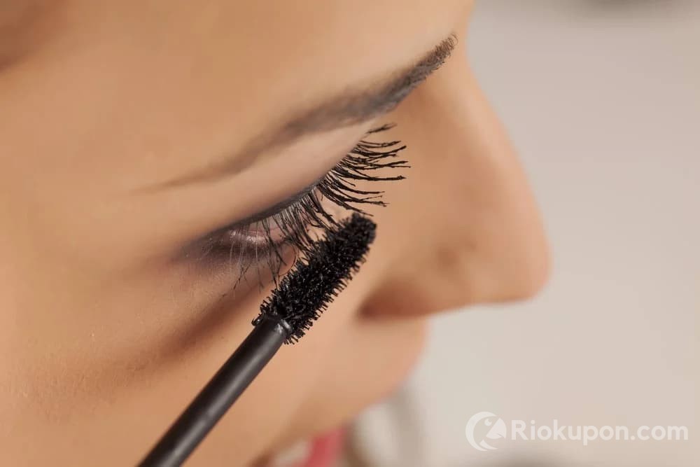 Mascara bị khô phải làm sao? Mẹo khắc phục đơn giản mà lại hiệu quả