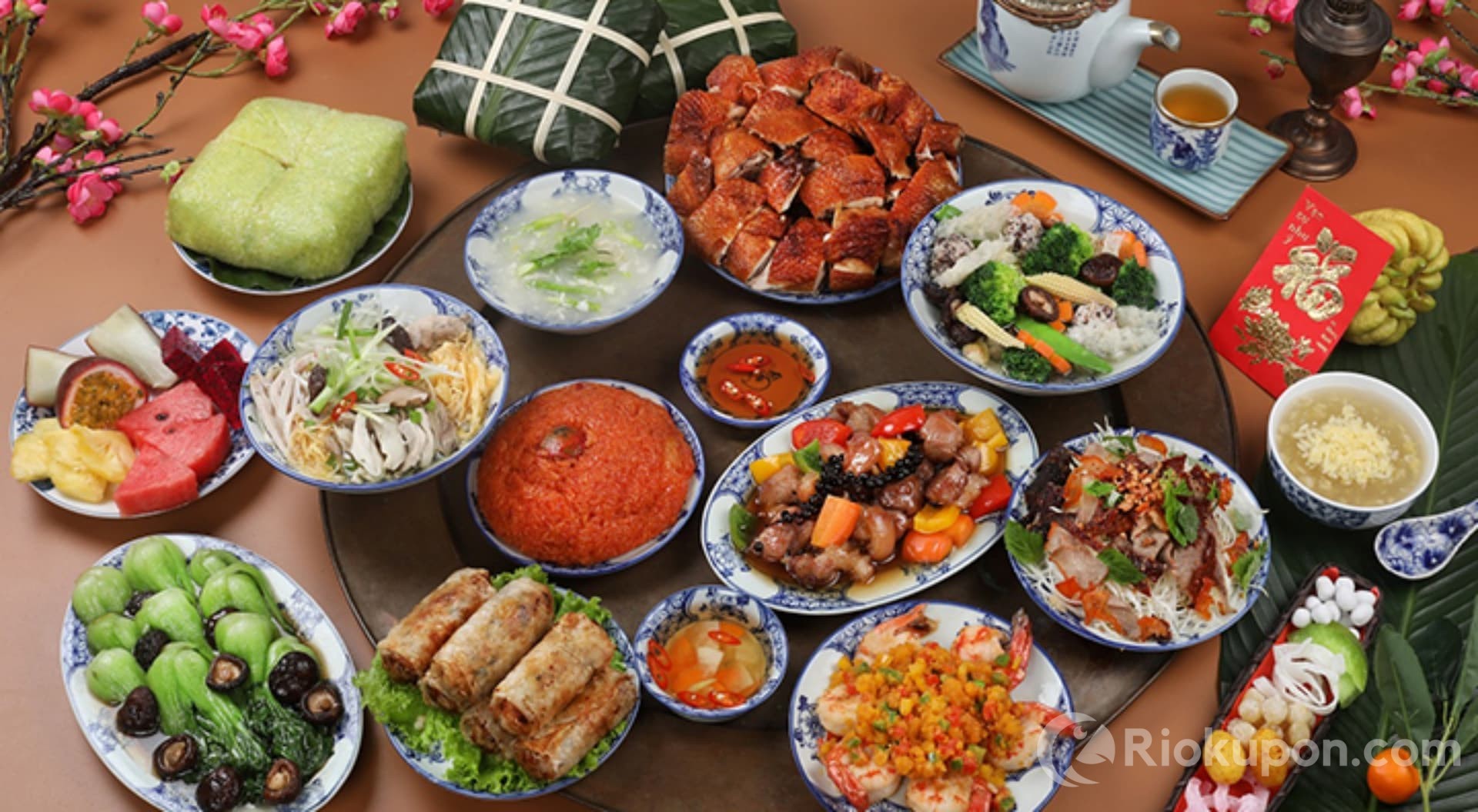 Mâm cúng mặn dâng bàn thờ gia tiên ngày Tết Nguyên tiêu