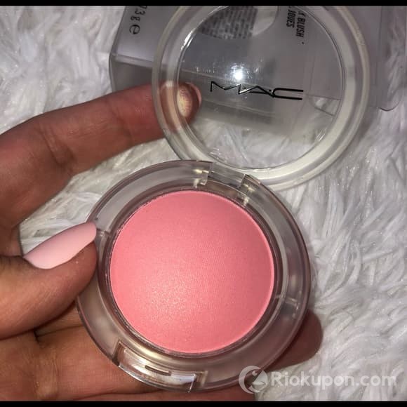 Chất phấn kem nước mịn của M.A.C Glow Play Blush