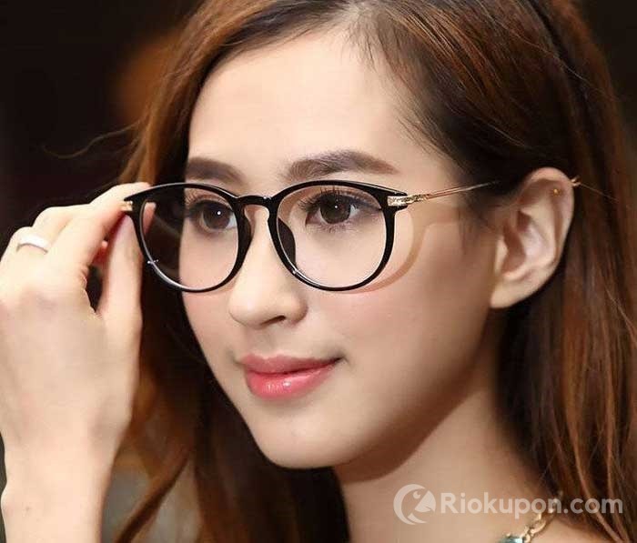 Cách chọn mắt kính phù hợp với khuôn mặt bạn nên biết