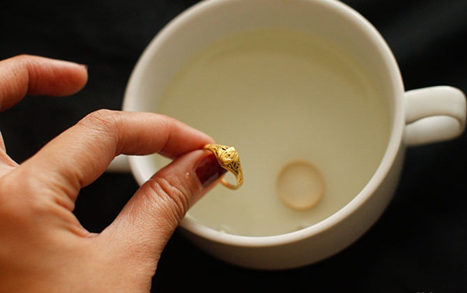 Làm sáng vàng bằng bia