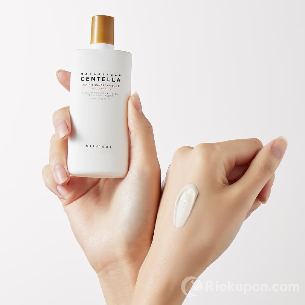 Kem chống nắng Skin1004 thoa lên da mỏng nhẹ, thẩm thấu nhanh