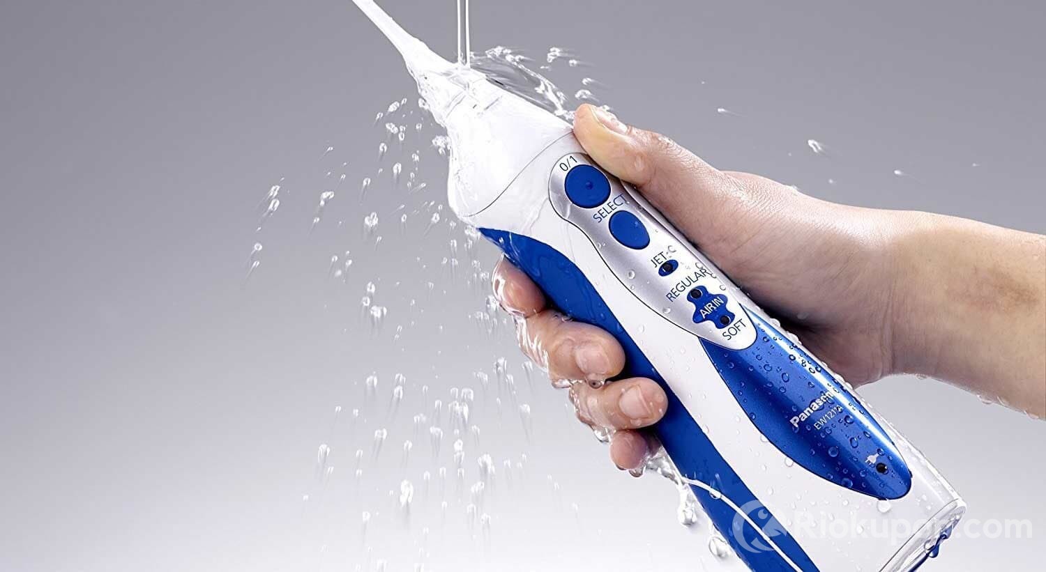 Máy tăm nước giúp vệ sinh răng miệng sâu sắc, đặc biệt với người niềng răng