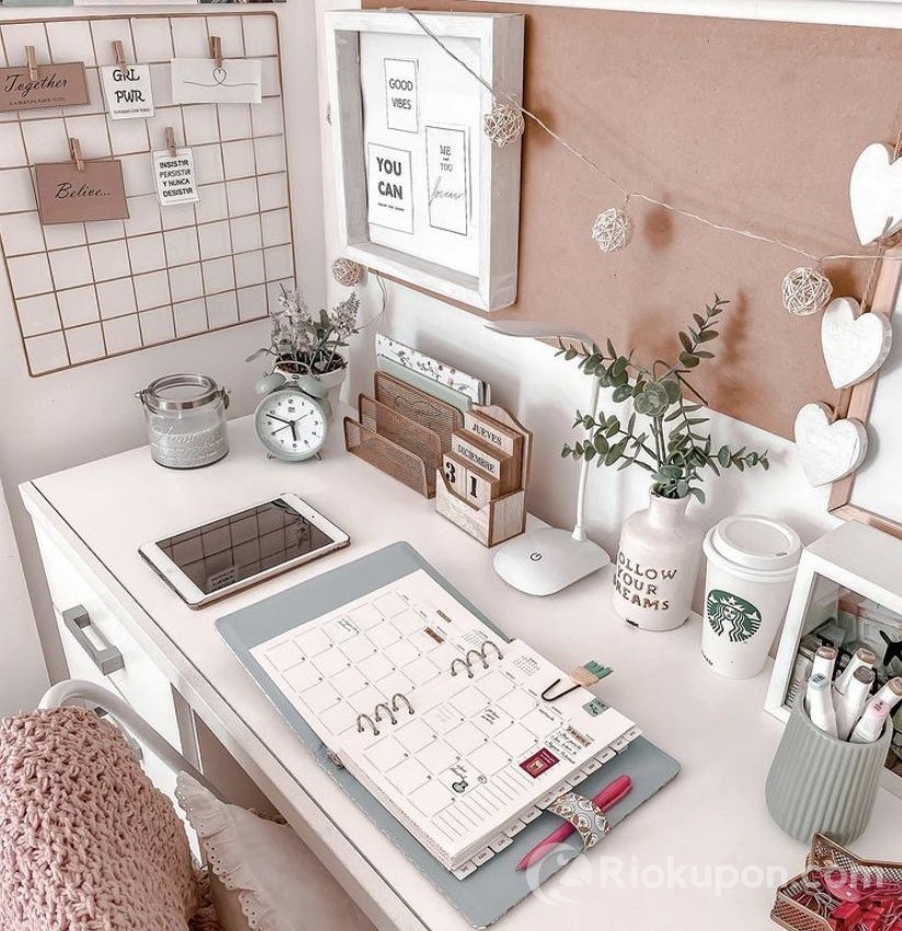 Trang trí bàn học, bàn làm việc với những món đồ cực xinh xắn, dễ thương