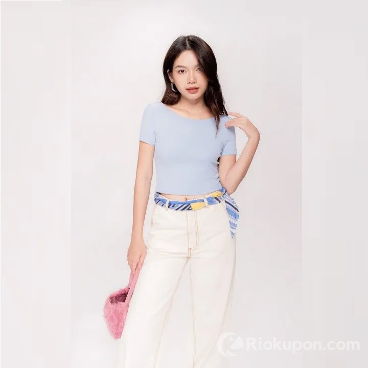 Áo thun tay ngắn hở lưng màu xanh dương