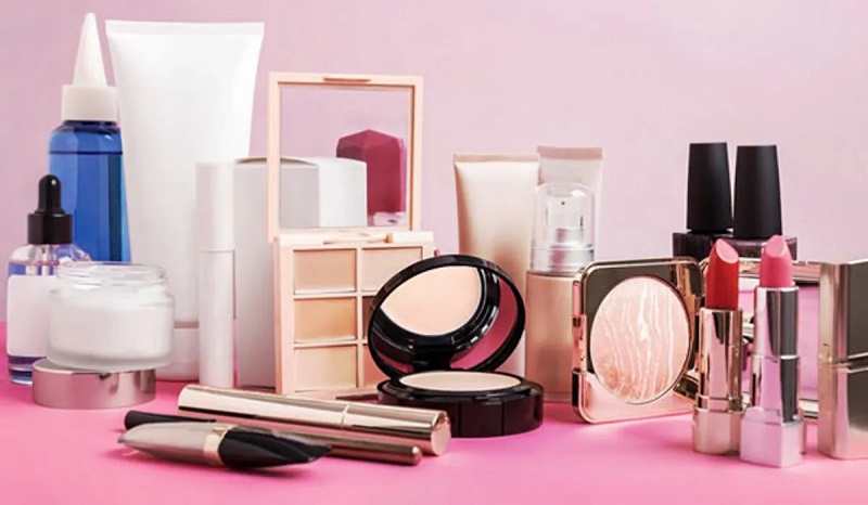 Skincare and makeup gift set for Valentine