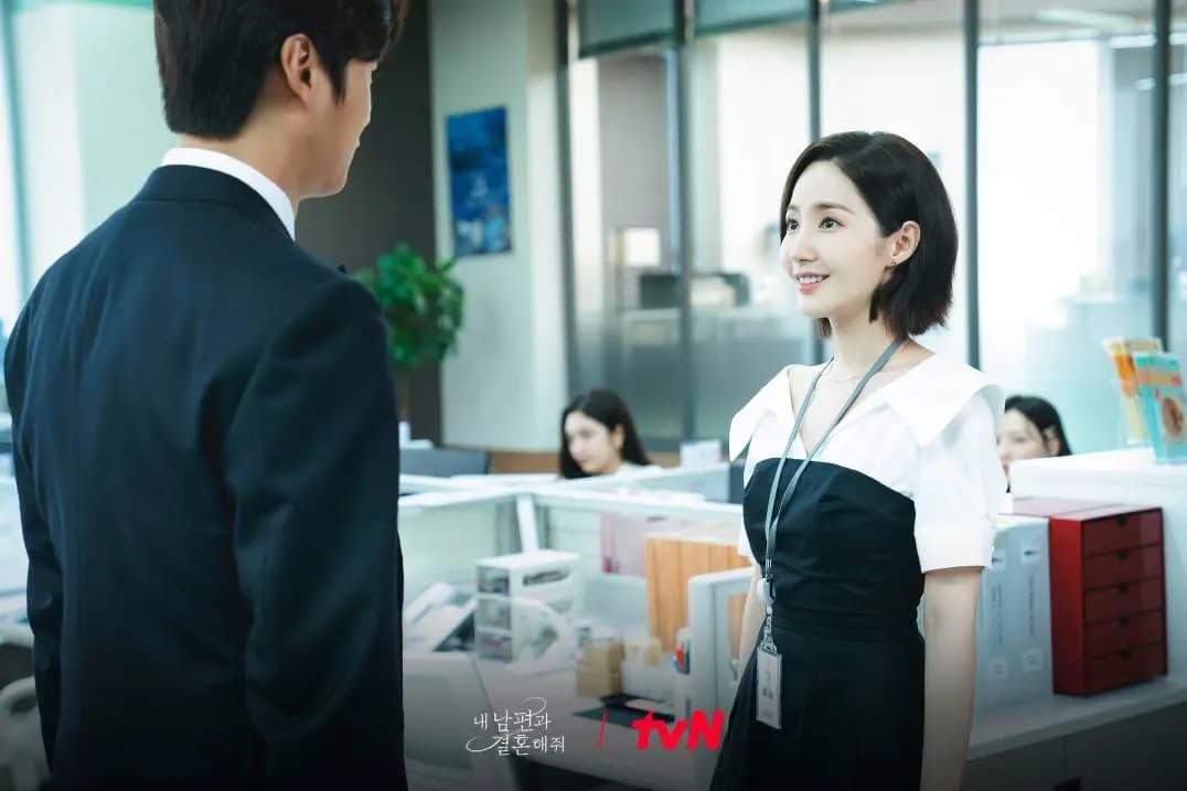 Park Min Young mix blazer với váy liền