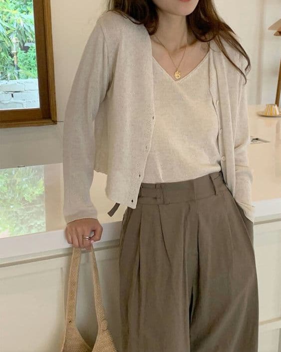 Cardigan dáng lửng phối quần dài công sở