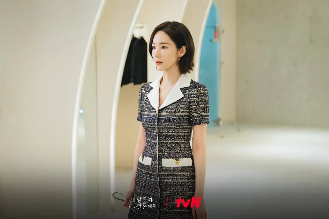 Park Min Young phối cardigan với quần dài