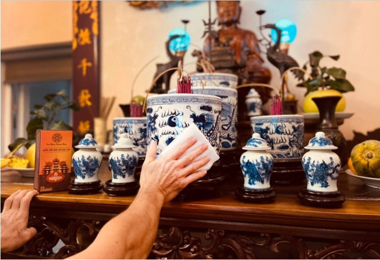 Ngày đẹp bao sái bàn thờ năm 2024 và những lưu ý khi bao sái cần biết