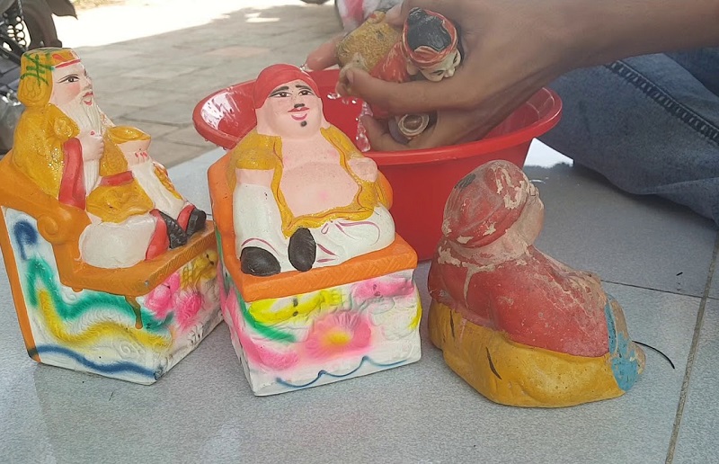 Tắm rửa cho ông Thần tài Thổ địa bằng nước gì? Tắm như thế nào?