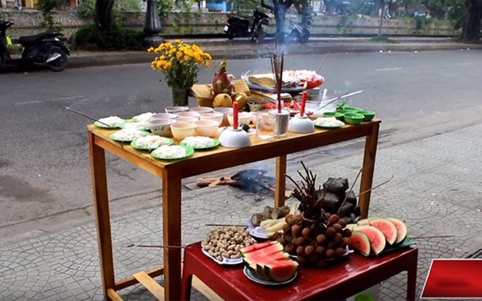 Hướng đặt mâm cúng giao thừa ngoài trời