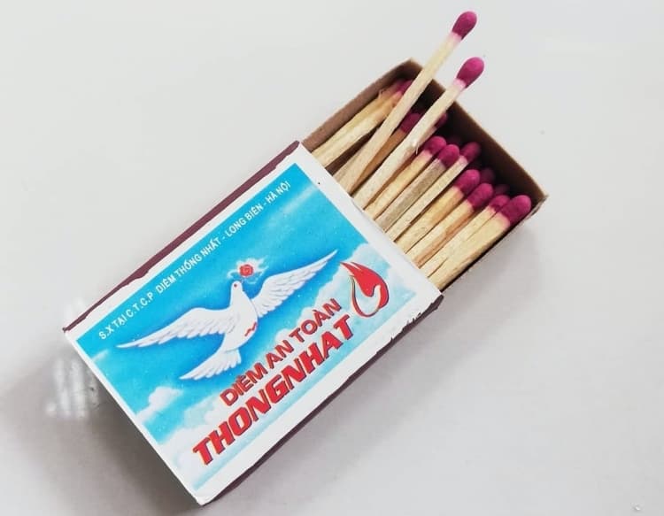 Mua diêm bật lửa đầu năm xua đuổi điều xấu