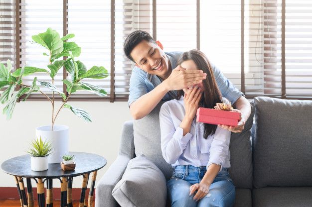 Phụ nữ thích nhất quà tặng nào trong ngày 8/3?