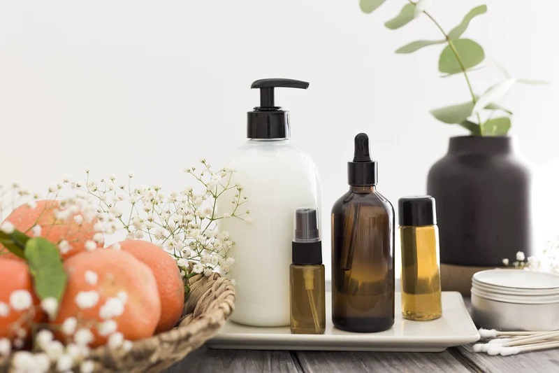 Mỹ phẩm dưỡng da hoặc trang điểm tặng cô giáo
