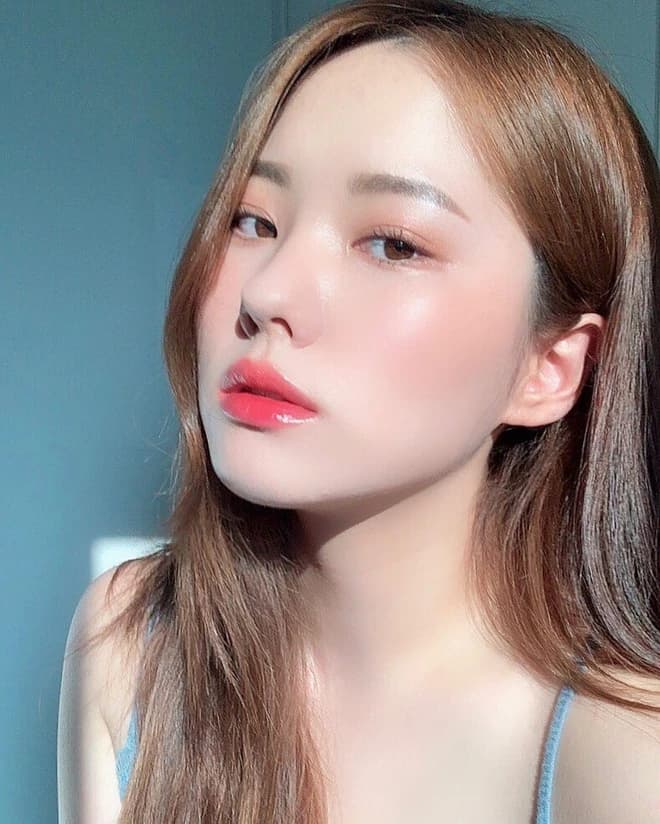 Gợi ý TOP 7 kem nền mỏng nhẹ, kiềm dầu, thích hợp để dùng cho mùa hè