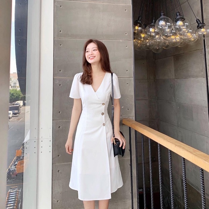 Gợi ý 9 mẫu đầm công sở thanh lịch phù hợp với môi trường văn phòng