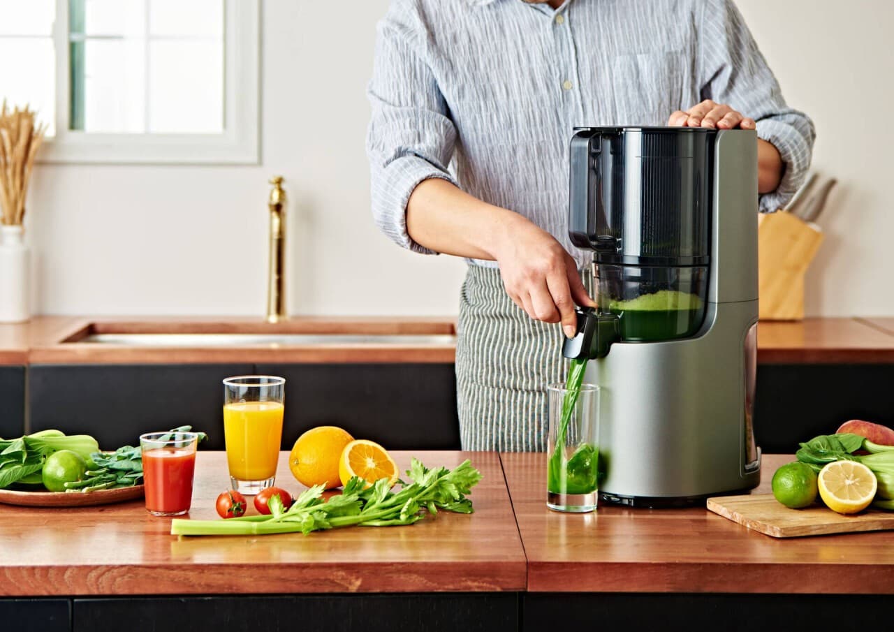 Máy ép chậm được thiết kế với trục ép xoay chậm để bảo tồn dinh dưỡng