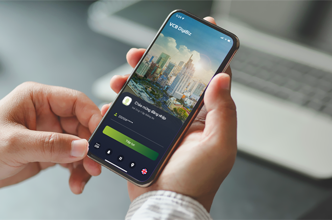 Tháo ốp lưng điện thoại khi cài sinh trắc học Vietcombank