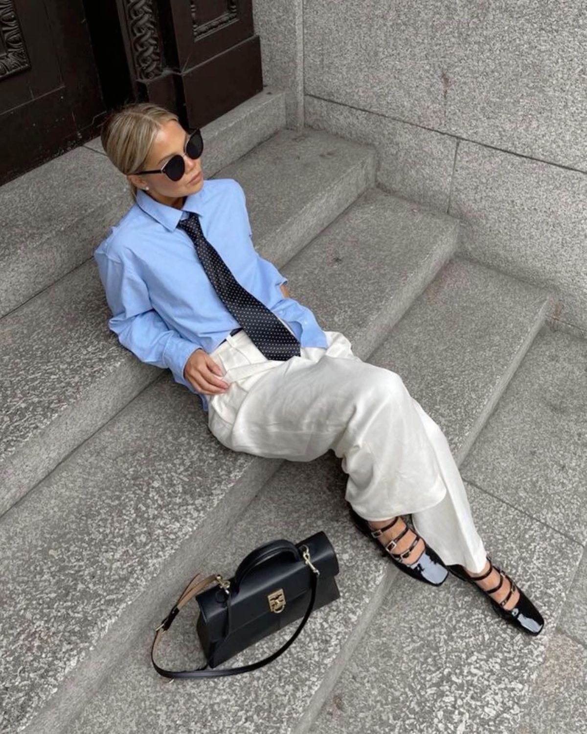 Outfit quần âu ống rộng và áo sơ mi rộng