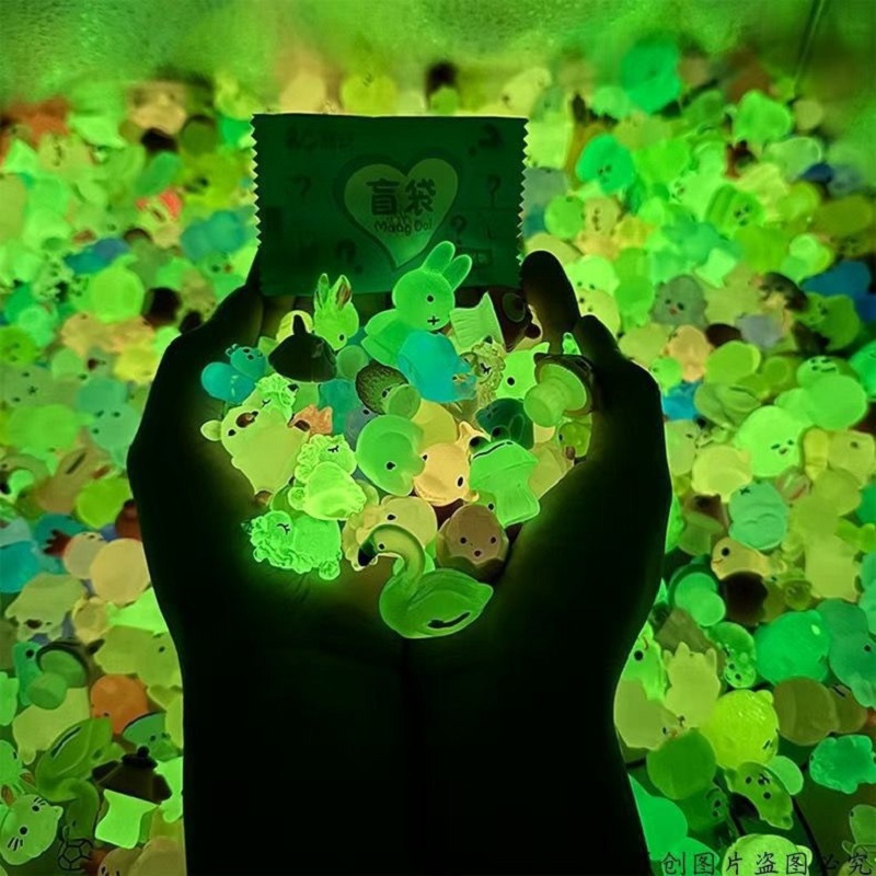 Túi mù charm phát sáng trong bóng tối