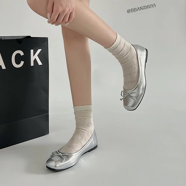 Xem nhanh 7 mẫu giày búp bê hot trend dịp cuối năm 2024