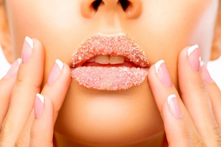 TOP 5 sản phẩm tẩy da chết môi cho đôi môi mềm mượt, ẩm mịn