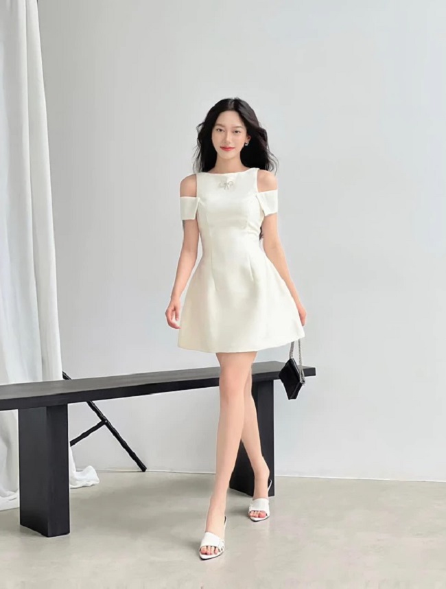 Đầm xoè chữ A Tafta trễ vai đính nơ
