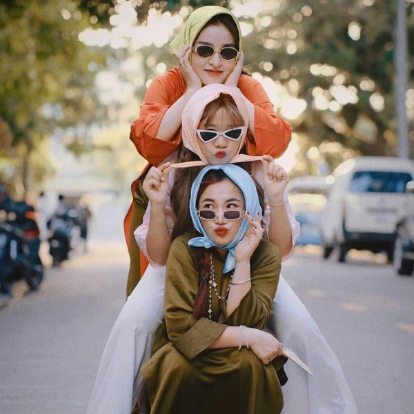 Khăn mỏ quạ lụa vuông trơn