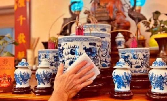 Bao sái bàn thờ là nghi lễ dọn dẹp bàn thờ gia tiên
