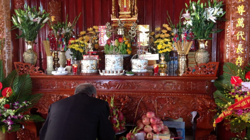Bài văn khấn xin bao sái bàn thờ thứ hai