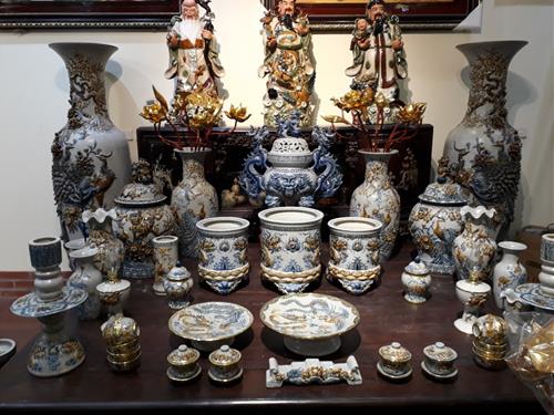 Vị trí đặt hũ gạo muối trên bàn thờ