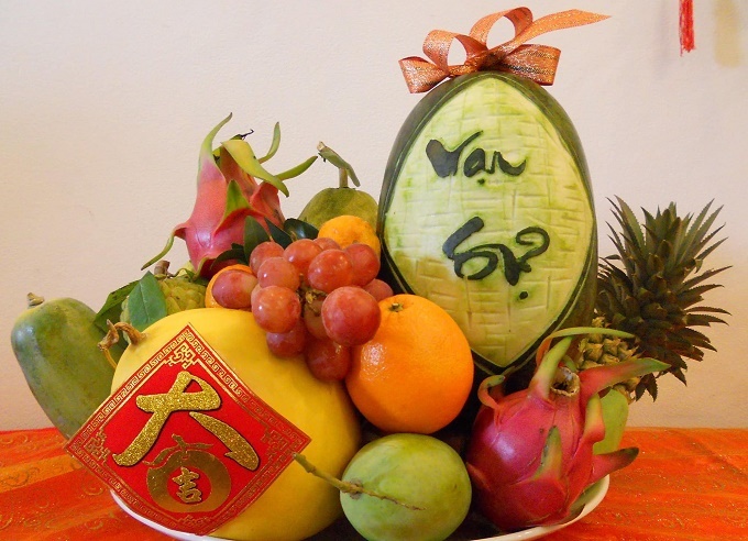 Mâm ngũ quả miền Trung với thanh long và chuối