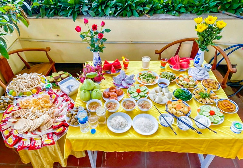 Mâm cúng giao thừa ngoài trời lễ chay