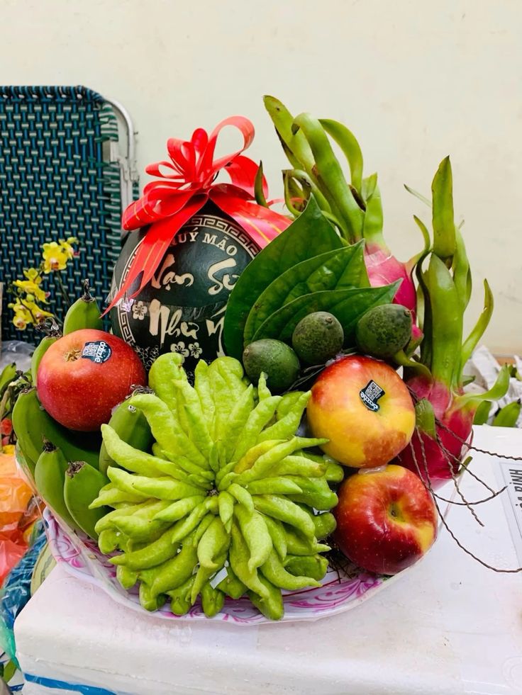 Mâm ngũ quả Trung với dứa và sung