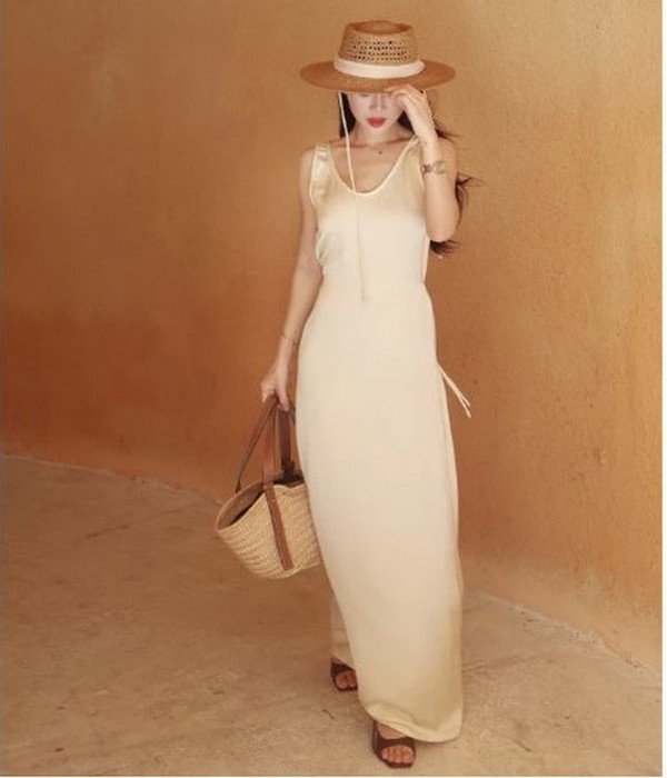 Váy lụa liền dài Silk Maxi Dress