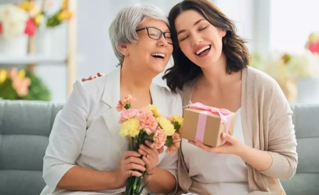 Lần đầu chọn quà tặng mẹ chồng nhân dịp 20/10 cần lưu ý gì? TOP 10+ món quà chạm cảm xúc ý nghĩa nhất